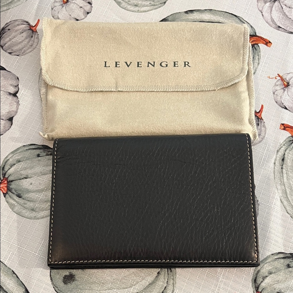 Levenger Black Leather international pocket briefcase